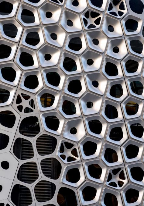 2500 Aluminum Panels Make Up This Sculptural Facade By Australian Artist Alexander Knox Architecture Sculpture, Parametric Architecture, 3d Cnc, Generative Design, Modular Walls, Parametric Design, Materials And Textures, Facade Architecture, Facade Design