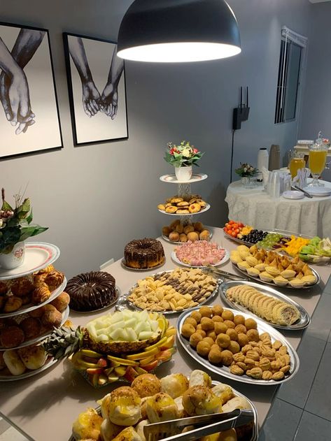 Mesa Coffee Break, Coffee Break Ideas, Coffee Break Aesthetic, Catering Food Displays, Decorações Com Comidas, Dinner Host, Party Food Buffet, Catering Ideas Food, Food Displays