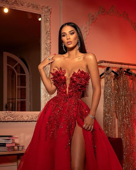 Albina Dyla on Instagram: “Elegant and passionate red dress ❤️ ‘COUTURE 2020’ by @albinadylaofficial @studiorreze @korabkusari #AlbinaDylawomen #albinadylacelebs…” Elegant Red Dress Long, Red Glam Dress, Red Glitter Prom Dress, Red Gala Dresses, Dresses Long Red, Albina Dyla, Matric Dance Dresses, Glitter Prom Dress, Dress Couture