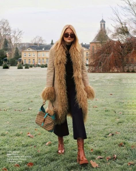 70s Nyc Fashion, Styling Penny Lane Coat, 70s Holiday Fashion, Penny Lane Coat Outfit 70s, 70s Fur Trim Coat, Penny Lane Coat Outfit Aesthetic, Diy Penny Lane Coat, 70s Inspired Winter Outfits, Penny Coat Outfit