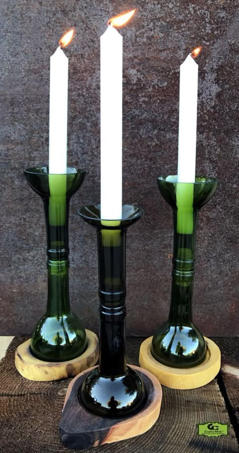 Wine Bottle Candle Holder, Wine Bottle Project, Bottle Candle Holder, Bottle Projects, Koti Diy, Recycled Wine Bottles, Wine Bottle Candles, Glass Bottle Diy, Upcycle Repurpose