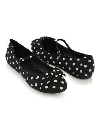 Polka dot flats Polka Dot Flats, Pointed Flats Shoes, Polka Dot Shoes, Polka Dots Fashion, Suede Ballet Flats, Pointed Flats, Bow Flats, Wishful Thinking, Closet Space