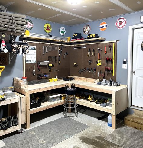 Corner Garage Work Bench, L Shaped Work Bench, Corner Work Bench, Shed Workbench Ideas, Corner Workbench, Shop Workbench, Garage Workshop Layout, Studio Workspace, Garage Storage Inspiration