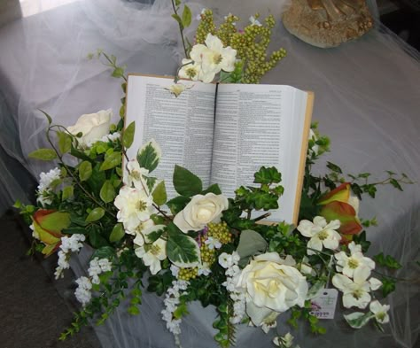 Beautiful centerpiece with Bible Church Table Centerpieces, Spring Church Decorations, Church Pulpit Decorations, Bible Centerpiece Ideas, Religious Centerpieces Ideas, Church Table Decorations, Church Centerpiece Ideas, Cross Centerpieces, Cross Table Centerpiece