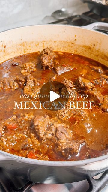 Dasha | Easy Family Meals on Instagram: "MEXICAN SHREDDED BEEF - an easy weeknight meal prep idea for quick and easy family meals. FYI, I like to use chuck roast because they frequently go on sale!   Meals: we kept it simple and added it to quesadillas for a quick “quesabirrias”, or in burrito bowls for lunch, and my mama’s favorite, on its own with consomé (broth) over rice!   How to Store it - I store the shredded beef separately from the consomé so I can have flexibility with how I use it in meals.   #chuckroast #shreddedbeef #familymealprep  #easydinnerideas weeknight dinner ideas corporate mama quick meals  toddler friendly meals  kid friendly meal ideas" Chuck Beef Recipes For Dinner, Different Chuck Roast Ideas, Chuck Roast Dinner Ideas, Weeknight Meal Prep, Bowls For Lunch, Shredded Beef Recipes, Blade Roast, Weeknight Dinner Ideas, Toddler Friendly Meals