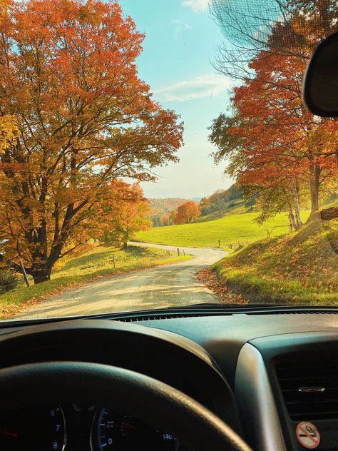 Road Trip Must Haves, Fall Wonderland, Road Trip Aesthetic, Trip Checklist, Road Trip Checklist, Road Trip Kit, Woodstock Vermont, Vermont Fall, Trip Aesthetic