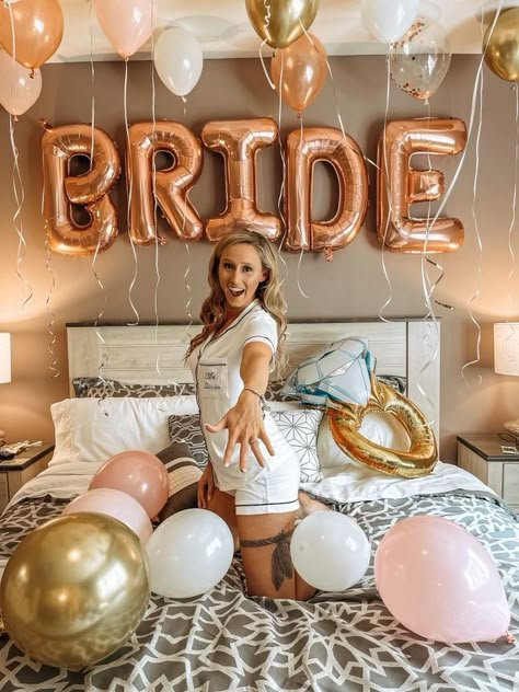 City Bachelorette, Bridal Room Decor, Bridal Shower Pictures, Bride To Be Decorations, Bridal Shower Bachelorette Party Ideas, Bachelorette Party Photo, Bachelorette Balloons, Bride To Be Balloons, Brides Room