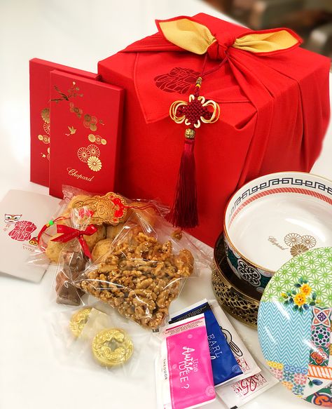 Chinese New Year Box Packaging, Chinese New Year Hampers Package Design, Chinese New Year Gift Box Design, Cny Hampers Packaging Design, Chinese New Year Hampers Ideas, Chinese New Year Gift Box Ideas, Chinese New Year Packaging Design, Chinese Hampers, Imlek Hampers