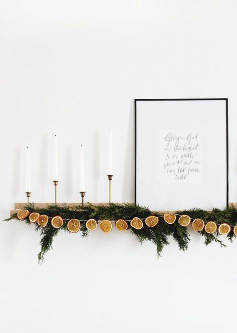 DIY Dried Orange Garland @themerrythought Orange Garlands, Dried Orange Garland, Natural Decor, Dried Oranges, Christmas Time Is Here, Orange Garland, Natural Christmas, Navidad Diy, Christmas Inspo