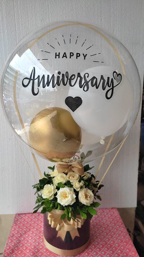 Happy Anniversary Balloon Decoration, Anniversary Balloons Ideas, Happy Anniversary Balloons, Anniversary Ideas For Her, Simple Anniversary Cakes, Off White Roses, Happy Aniversary, Bobo Balloons, Paper Container