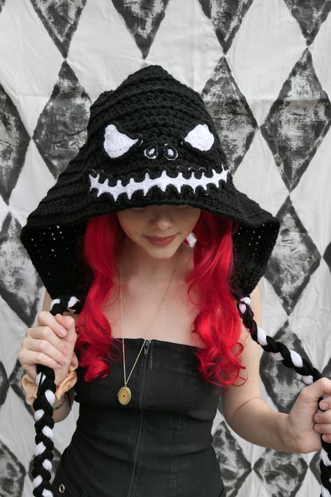 Bone Daddy crocheted hood. This hood is comfortable and great for cosplay. Handmade by me. It is great for someone who loves Fandom. Get yours now... Made to Order! Get the pattern from The Twisted Hatter here... https://www.etsy.com/listing/864714791/bone-daddy-hood-crochet-pattern-this-is?ga_order=most_relevant&ga_search_type=all&ga_view_type=gallery&ga_search_query=nightmare+before+christmas+crochet+pattern&ref=sr_gallery-1-1&organic_search_click=1 This is not meant to be be a true representa Nightmare Before Christmas Crochet, Halloween Costume Crochet, Diy Crochet Clothes, Crochet Infinity Scarf Free Pattern, Crochet Hats Free Pattern Ladies, Crochet Halloween Costume, Crochet Pour Halloween, Crochet Hood, Christmas Crochet Pattern