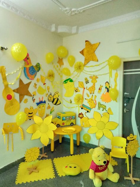 Pg Class Decoration Ideas, Yellow Day Board Decoration In Preschool, Mango Day Decoration In School, Yellow Colour Day Decoration In School, Yellow Day Activity For Kindergarten, Yellow Colour Activity For Preschool, Mango Day Activity For Kids, Yellow Colour Day Activities, Play Group Class Decoration Ideas