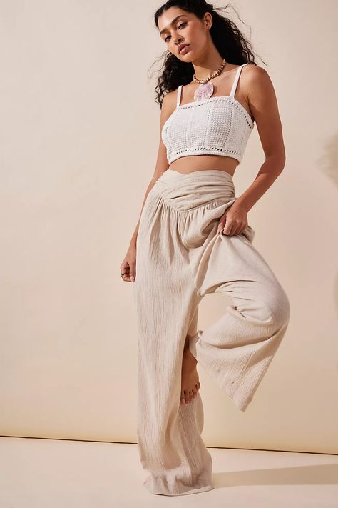 Pack Me Up Pants | Free People Alt Summer Outfits, Modest Summer Outfits, Outfit Yoga, Dressy Pants, Boho Pants, Flowy Pants, Linen Pants Women, Pilates Workout, Wide Pants