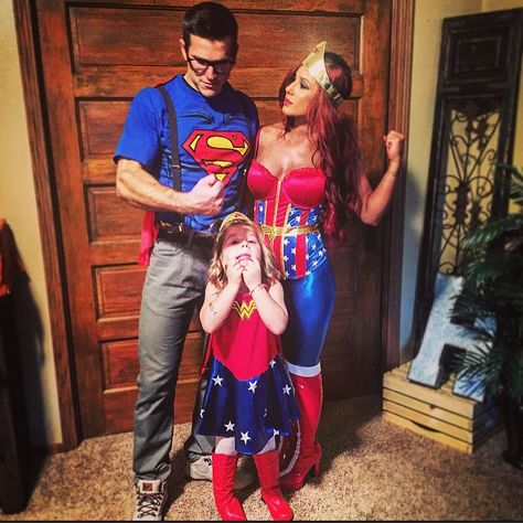 I like family themed costumes :) Super Hero Family, Cole Deboer, Chelsea Houska Hair, Chelsea Houska, Chelsea Deboer, Teen Mom Og, Superhero Family, Teen Mom 2, Baby Superhero