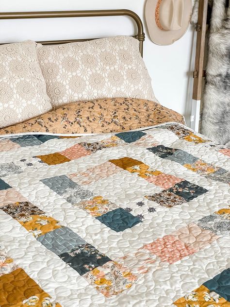 Diy King Size Quilt, Quilts Designs, Full Size Quilt, Beautiful Quilt Patterns, Quilt Color Ideas, Natural Color Quilts, Quilt Blanket Pattern, Quilt Patterns Easy For Beginners, King Size Homemade Quilt