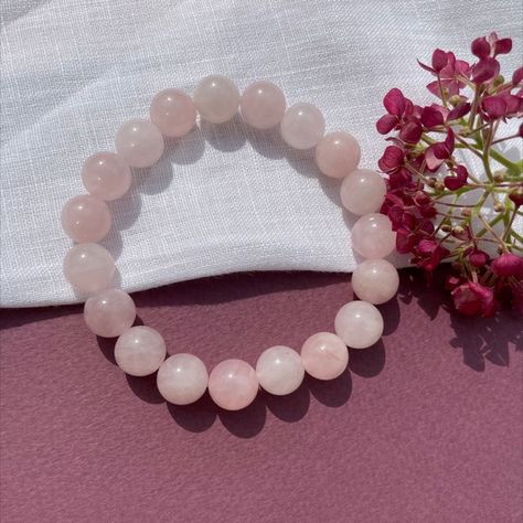 Bracelet Photoshoot Ideas, Bracelet Photoshoot, Pink Quartz Bracelet, Girly Bracelets, Pearl Jewelry Design, Meditation Bracelet, Indie Jewelry, Beaded Necklace Diy, Bangles Jewelry Designs