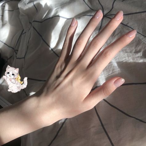 Slim Hands, Aesthetic Hands, Finger Hands, Hot Hands, Hand Reference, Hand Pictures, Soft Nails, Ideal Body, Pretty Hands