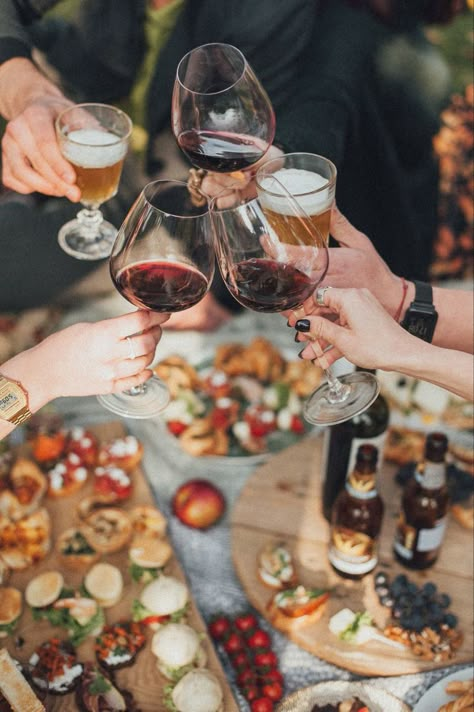 Event Photography Ideas, Brunch Aesthetic, Food Photoshoot, Wine Photography, Party Photoshoot, Food Experience, Restaurant Photography, Food Drink Photography, Photoshoot Inspo