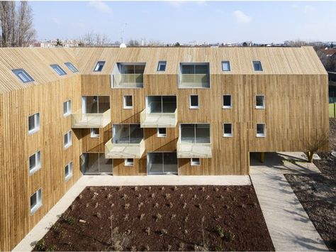 Environmentally-sensitive social housing project in Bondy, France provides a beautiful series of apartments for 34 relocated families. Atelier du Pont (a member of the Plan01 collective) designed the U-shaped residential building, which provides naturally daylit, energy-efficient apartments for low-income families through the social organization Immobilière3F. Architectural Orders, Modern Appartement, Collective Housing, Modern Apartment Design, Paris Atelier, Wood Architecture, Stylish Apartment, Residential Architect, Apartment Architecture