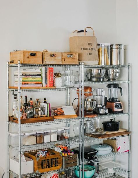 Must Have Kitchen Items, Desain Pantry, Metal Shelving, Casa Vintage, Diy Kitchen Storage, Ikea Kitchen, Kitchen Rack, Kitchen Shelves, Kitchen Pantry