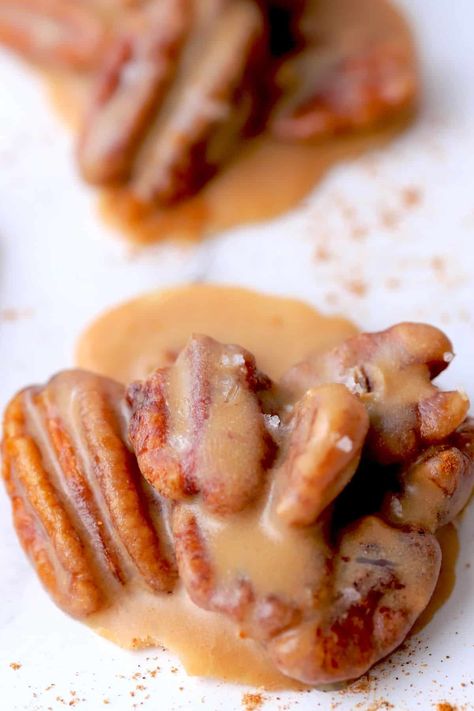 Keto Pralines, Keto Pecans, High Protein Low Carb Recipes Dinner, Pralines Recipe, Praline Pecans, Praline Recipe, Low Carb Candy, Pecan Desserts, Keto Eating