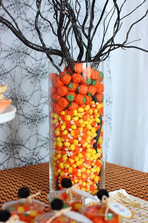 Diy Halloween Dekoration, Dulces Halloween, Halloween Decor Diy, Halloween Centerpiece, Adornos Halloween, Halloween Tattoo, Theme Halloween, Halloween Cupcakes, Baby Shower Fall