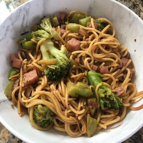 A can of Spam, spaghetti noodles, green onions and garlic all sauteed with soy sauce and sesame oil. Ham Tetrazzini Recipe, Lima Beans And Ham, Spam Recipes Dinners, Vegeterian Dishes, Ramen Stir Fry, Spam Recipes, Slow Cooker Ham, Spaghetti Noodles, Spinach Pasta