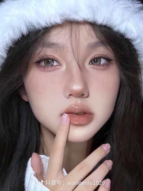 Cold Tone Makeup, I’m Cold Makeup, Red Eyeshadow Makeup, Viral Tweets, Warm Tone Makeup, Makeup Asia, Makeup Layout, Makeup Cantik, Asian Makeup Looks