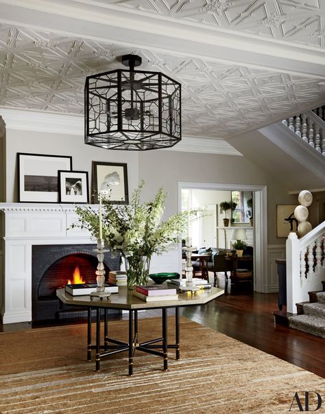 Net-a-Porter Founder Natalie Massenet’s House in London London Mansion, Michael Smith, London House, Home Luxury, Entry Hall, Hanging Light Fixtures, Entry Foyer, Entrance Hall, A Living Room