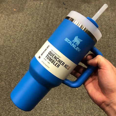 Stanley Quencher H2.0 40 Oz Tumbler Azure Blue New Release New In Hand Ship Out In 1 Business Day Hydration Aesthetic, Blue Stanley, Stanley Water Bottle, Stanley Products, Trendy Water Bottles, Stanley Adventure, Stanley Cups, Cute Water Bottles, 40 Oz Tumbler