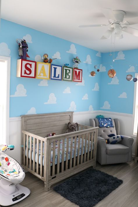 Toy Story Nursery Boy Rooms, Toy Story Baby Room, Toy Story Nursery Ideas, Pixar Nursery, Disney Baby Rooms, Toy Story Bedroom, Toy Story Nursery, Toy Story Room, Small Room Nursery