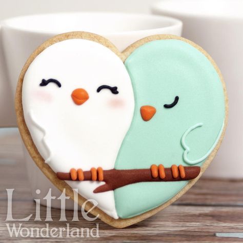 Love Bird Cookies! Super cute! Not sure if there is a recipe or not, but this can be used as a template for decorating! :) Best Sugar Cookie Recipe For Decorating, Sugar Cookie Recipe For Decorating, Resepi Biskut, Bird Cookies, Best Sugar Cookie Recipe, Royal Icing Decorations, Best Sugar Cookies, Valentines Day Cookies, Creative Cookies