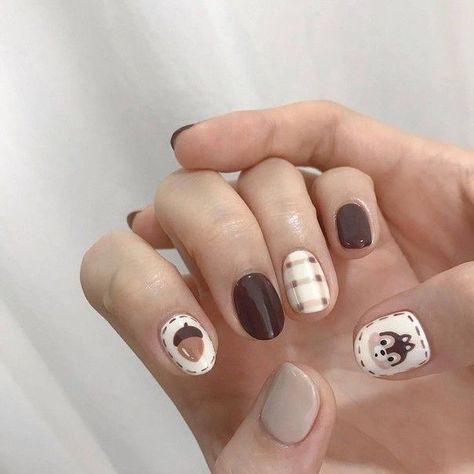 𝑷𝒊𝒏𝒕𝒆𝒓𝒆𝒔𝒕: 𝒉𝒐𝒏𝒆𝒆𝒚𝒋𝒊𝒏 ❀ Nails Light Academia, Dark Academia Nail Art, Light Academia Nails, Dark Academia Nails, Classic Academia, Kutek Disney, Korean Nail Art, Fall Nail Trends, Anime Nails