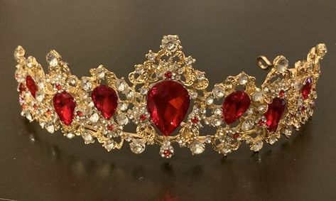 Gold Crown With Red Jewels, Red Quince Tiara, Red Quinceanera Shoes, Red Crowns For Quinceanera, Red And Gold Tiara, Red Quince Crown, Red Quince Theme, Quince Crowns, Quince Crown