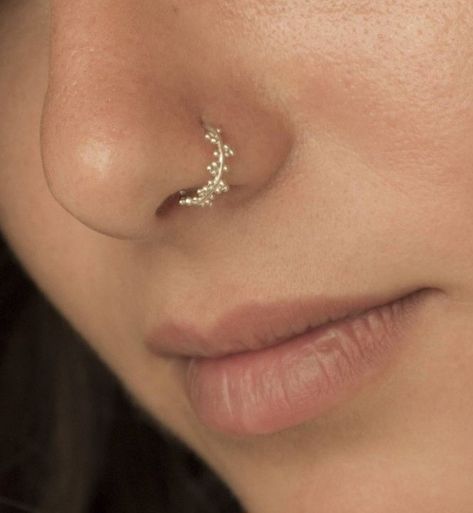 Double Nose Piercing Jewelry, Cute Nose Piercing Stud, Different Types Of Nose Piercings, Cute Nose Piercings Aesthetic, Nose Piercing Aesthetic, Hooked Nose, Cute Nose Rings, Double Nose Piercing, Nose Piercing Ring