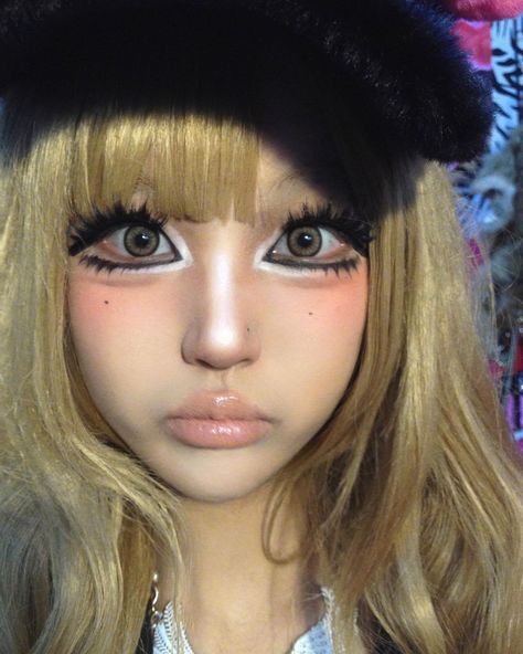 ՞ ̳o̴̶̷̤ ̫ o̴̶̷̤ ̳՞ | Instagram Black Gyaru Makeup, Harajuku Makeup, Y2k Makeup Looks, Lila Party, Asian Makeup Tutorials, Ideal Makeup, Y2k Makeup, Drag Make-up, Gyaru Makeup