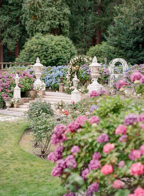 Cinderella Secret Garden, Castle Garden Wedding, Cinderella Garden, Secret Garden Wedding Theme, Garden Wedding Aesthetic, Diy Garden Wedding, Floral Ceremony Arch, Home Decorations Ideas, Rose Garden Wedding