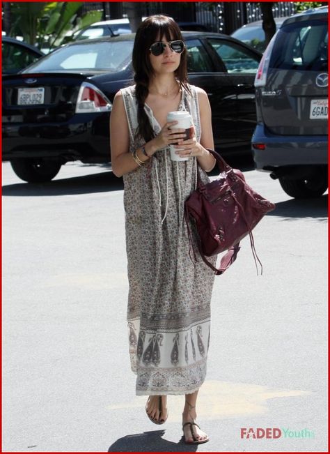 coffee break Nicole Richie Street Style, Gray Outfits, Nicole Richie Style, Style Balenciaga, Stile Boho Chic, Color Outfits, Nicole Richie, Grey Outfit, Fashion Wishlist