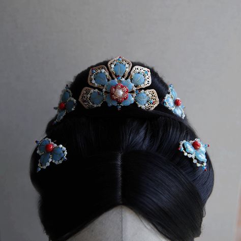 Chinese Hair Piece, Traditional Chinese Hair, Chinese Traditional Hairstyles, China Decorations, Ancient Chinese Hairstyles, Asian Hair Ornaments, Queen Mom, Traditional Hairstyle, Chinese Hair Accessories