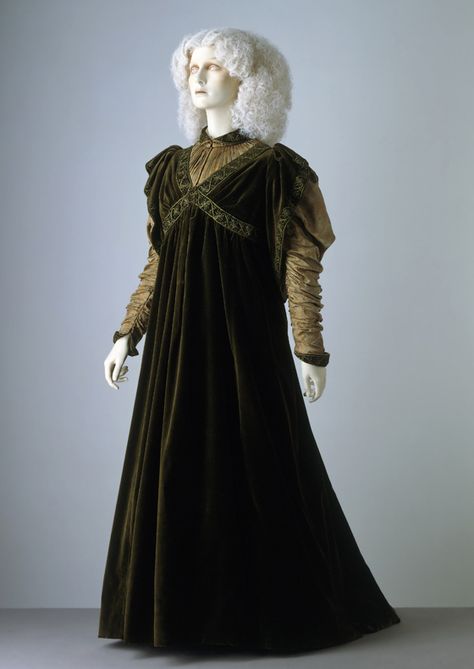 Very Pre-Raph style tea gown, 1894. Simple Dinner Dress, Dark Academia Aesthetic Fashion, 1890s Fashion, Tea Gown, Aesthetic Dress, Old Fashion, Historical Clothing, Historical Fashion, Tea Dress