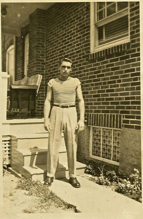 Vintage Photo 1950s Tough Looking Young Man In Striped Shirt | Flickr - Photo Sharing! 1950s Mens Clothing, 1950s Fashion Menswear, Rockabilly Mode, 1950s Mens Fashion, Video Fashion, 1950s Mens, Hollywood Men, Vintage Mens Fashion, Rockabilly Fashion