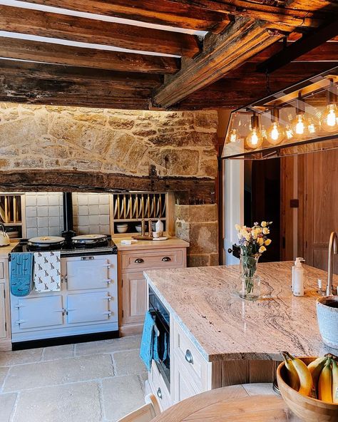 Fashion Mumbler, English Countryside Cottage, Kitchen Confidential, Cottage Style Kitchen, Project House, Countryside Cottage, English Cottage Style, This Old House, Farmhouse Style Kitchen