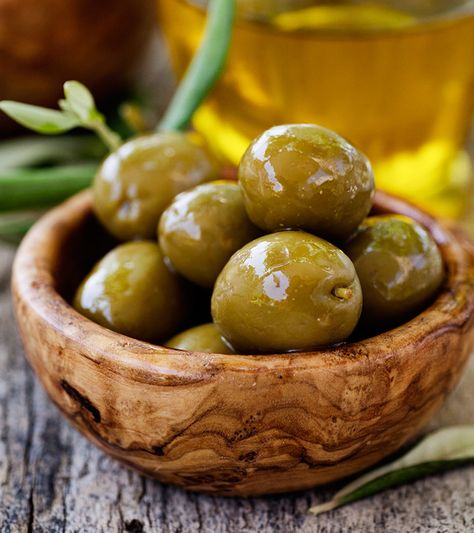 Olive Oil Benefits Skin, Types Of Olives, Olive Harvest, Olive Recipes, Green Olives, Olive Branch, Olive Tree, Healthy Living Lifestyle, Oils For Skin