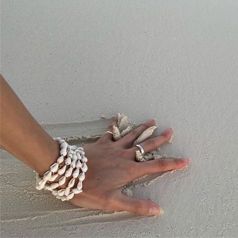 Beach Jewelry Aesthetic, Witch Aesthetic Fashion, Rachel Nguyen, Beach Fashion Shoot, Shiny Rings, Creative Shot, Jewelry Aesthetic, Trendy Sunglasses, Beach Fashion