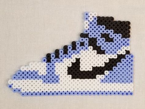 Perler Bead Shoe Pattern, Jordan 1 Perler Beads, Perler Bead Jean Chain, Nike Perler Beads, Perler Beads Shoes, Perler Bead Jordan Shoes, Volleyball Perler Beads, Perler Bead Volleyball, Hammer Beads Ideas