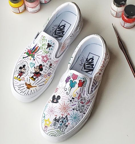 Diy Disney Shoes Cricut, Custom Disney Shoes, Disney Shoes Diy, Disney Custom Shoes, Diy Disney Shoes, Painted Disney Shoes, Disneyland Fashion, Custom Slip On Vans, Mickey Mouse Vans