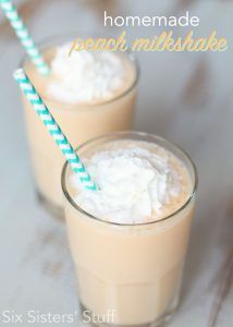 Homemade Peach Milkshake from SixSistersStuff.com Peach Milkshake Recipe, Strawberry Kiwi Smoothie, Peach Milkshake, Grape Salad Recipe, Kiwi Smoothie, Six Sisters Stuff, Six Sisters, Enjoy Your Meal, Grape Salad