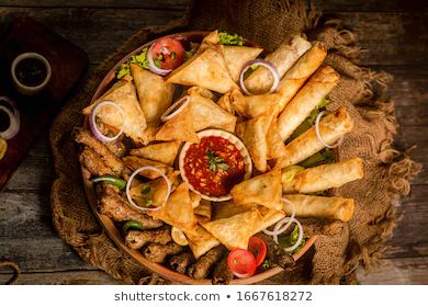 Samosa Platter, Party Tray, Hosting Ideas, Party Trays, Indian Street Food, Samosa, Food Board, Food Platters, Ideas For Christmas