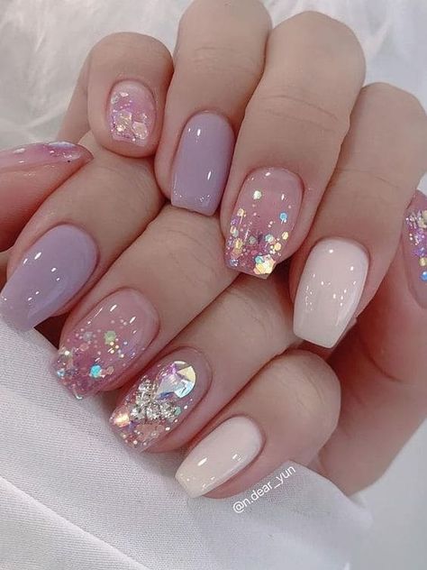 winter vibe nails Mauve Nails With Accent, Nail Designs For Wedding Guest, Bridgerton Nails Inspired, Mauve Nail Ideas, Korean Fall Nails, Mauve Nails Design, Fall Mauve Nails, Korean Nail Art Aesthetic, Nail Elegant