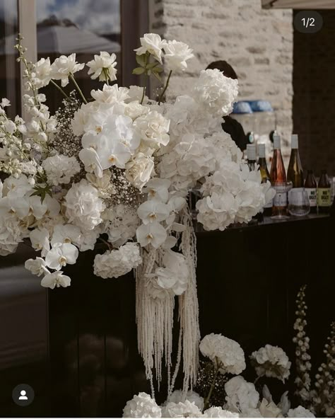 Bar Flowers Wedding, All White Floral Arrangements, Bar Flowers, White Floral Centerpieces, Black And White Wedding Theme, White Floral Arrangements, Thailand Wedding, White Wedding Theme, Christmas Flower Arrangements